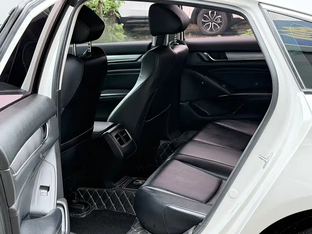 Honda Accord — фото 8