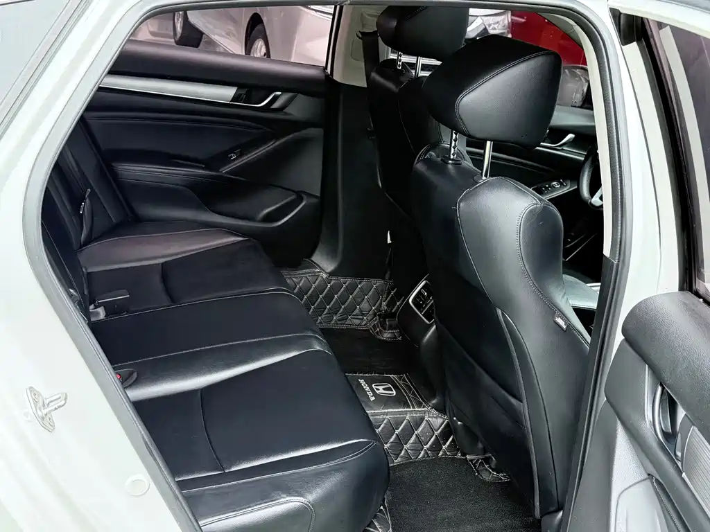 Honda Accord — фото 10