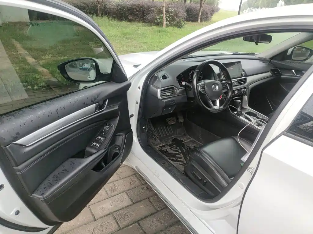 Honda Accord — фото 17