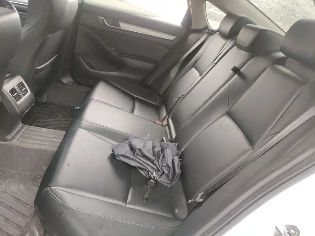 Honda Accord — фото 18