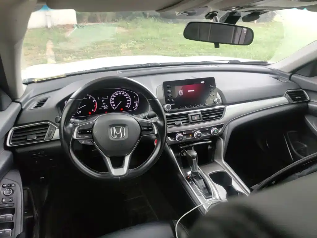 Honda Accord — фото 10