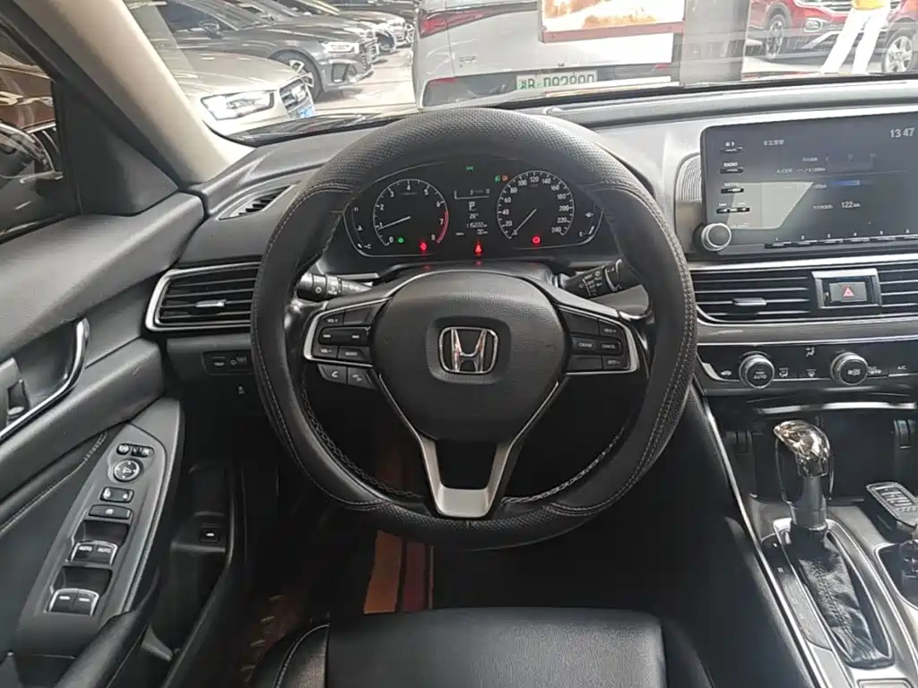Honda Accord — фото 11