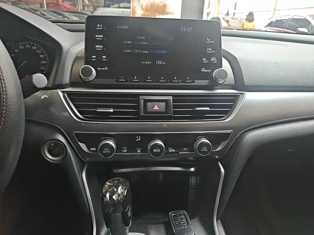 Honda Accord — фото 13