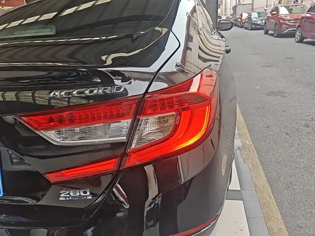 Honda Accord — фото 8