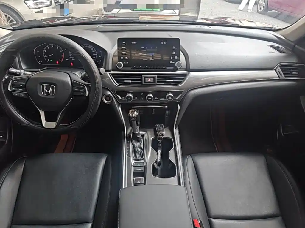 Honda Accord — фото 10