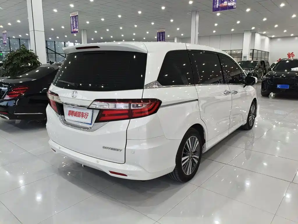 Honda Odyssey — фото 4