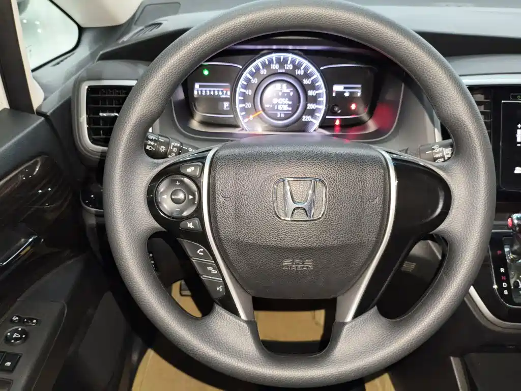 Honda Odyssey — фото 10