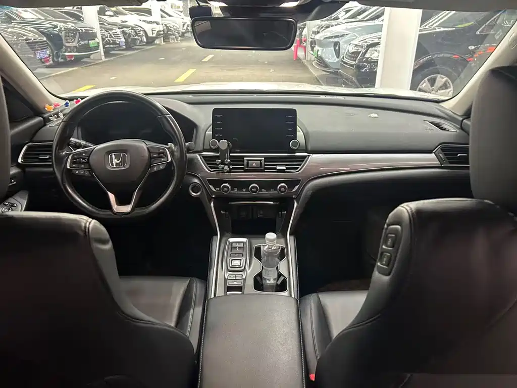 Honda Accord — фото 11