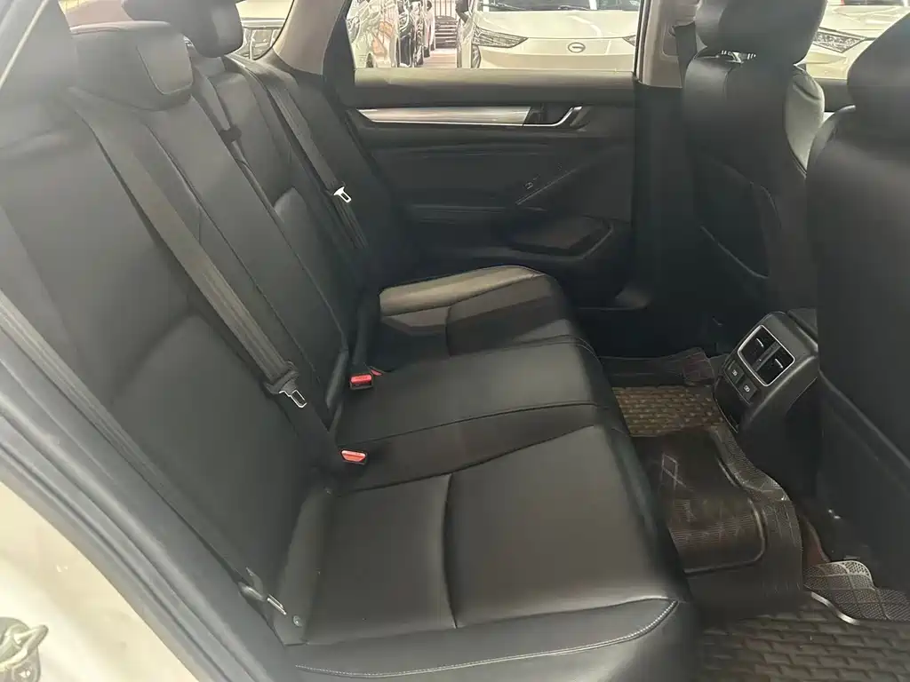 Honda Accord — фото 16