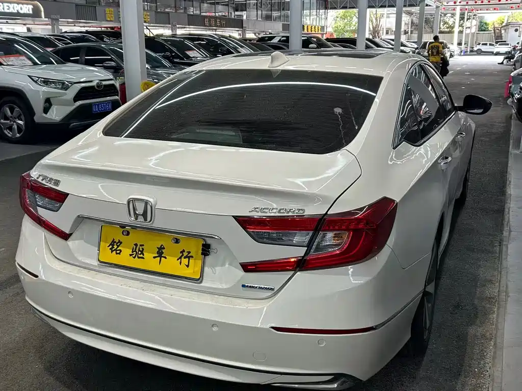 Honda Accord — фото 7