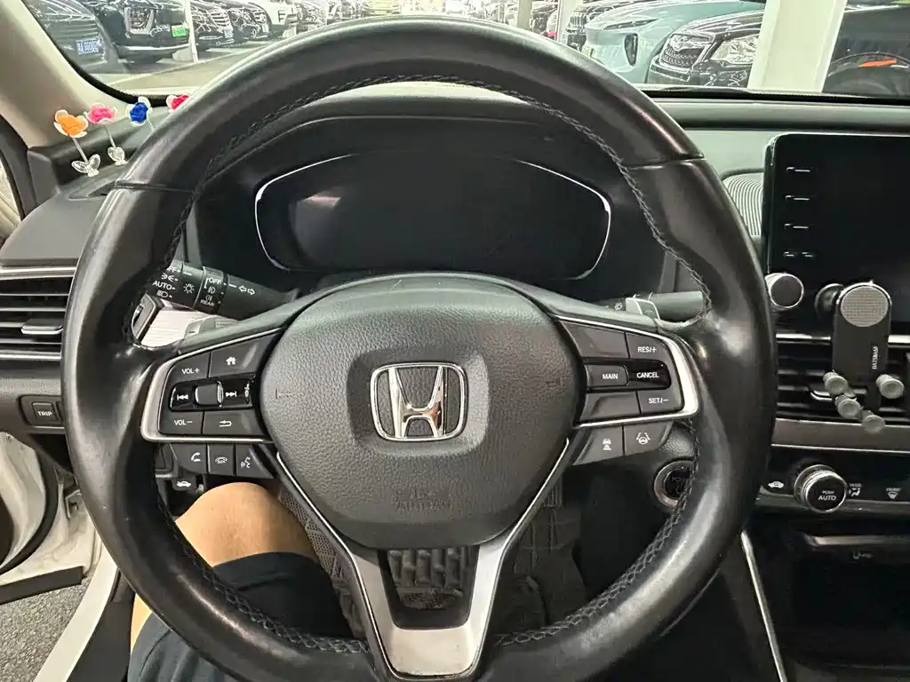 Honda Accord — фото 10