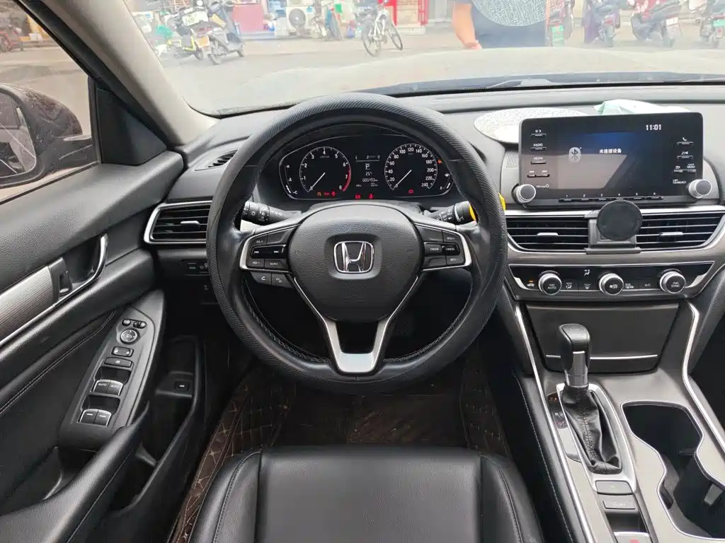 Honda Accord — фото 11