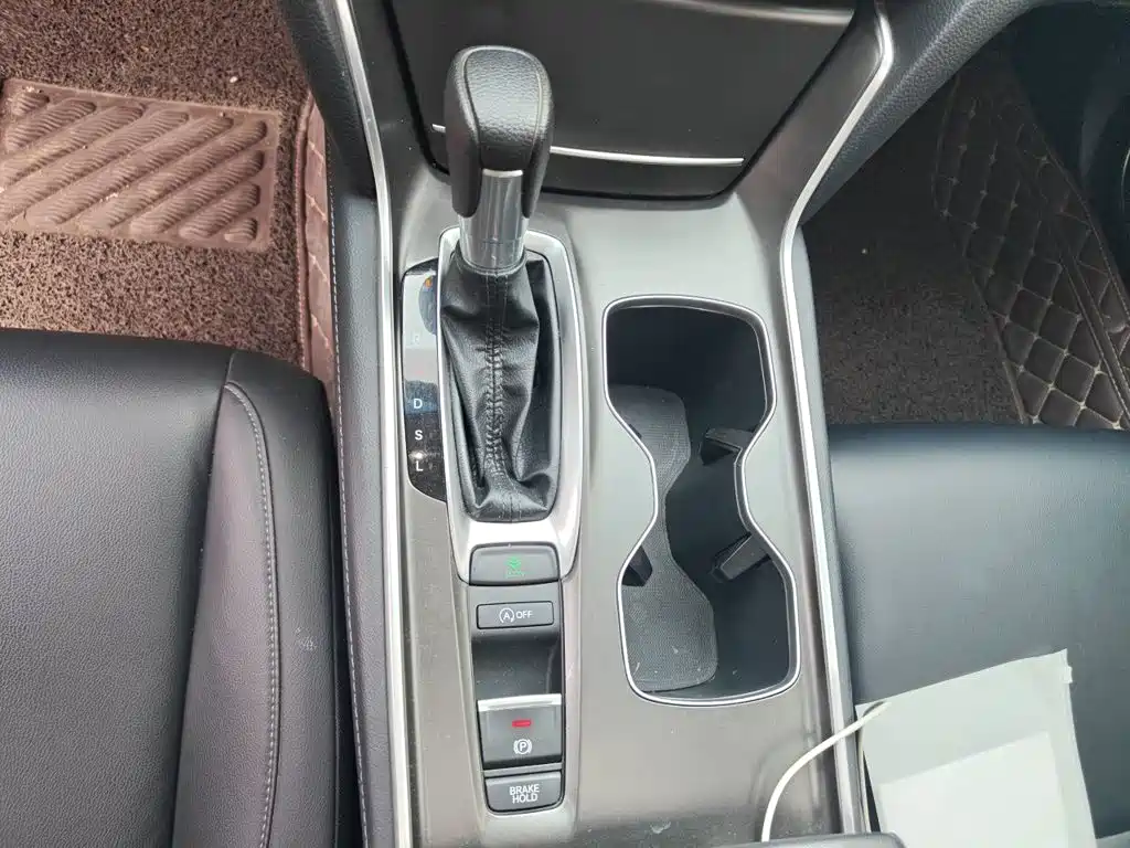Honda Accord — фото 15