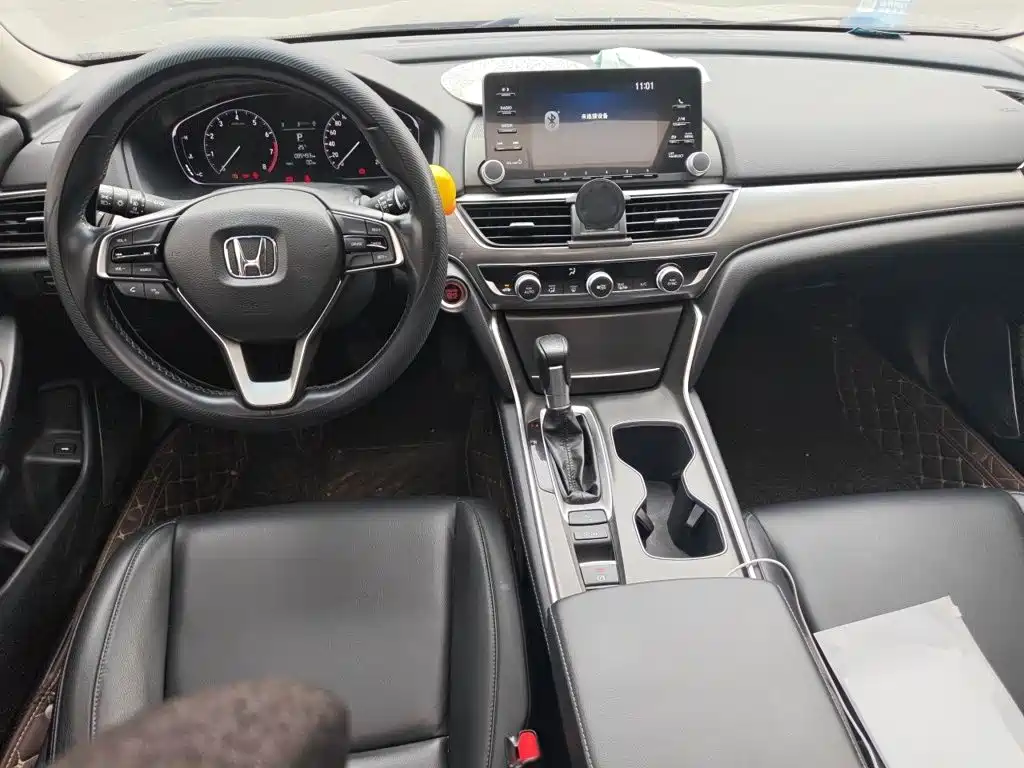 Honda Accord — фото 10