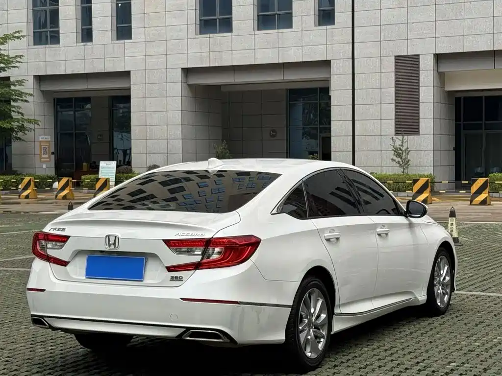 Honda Accord — фото 4