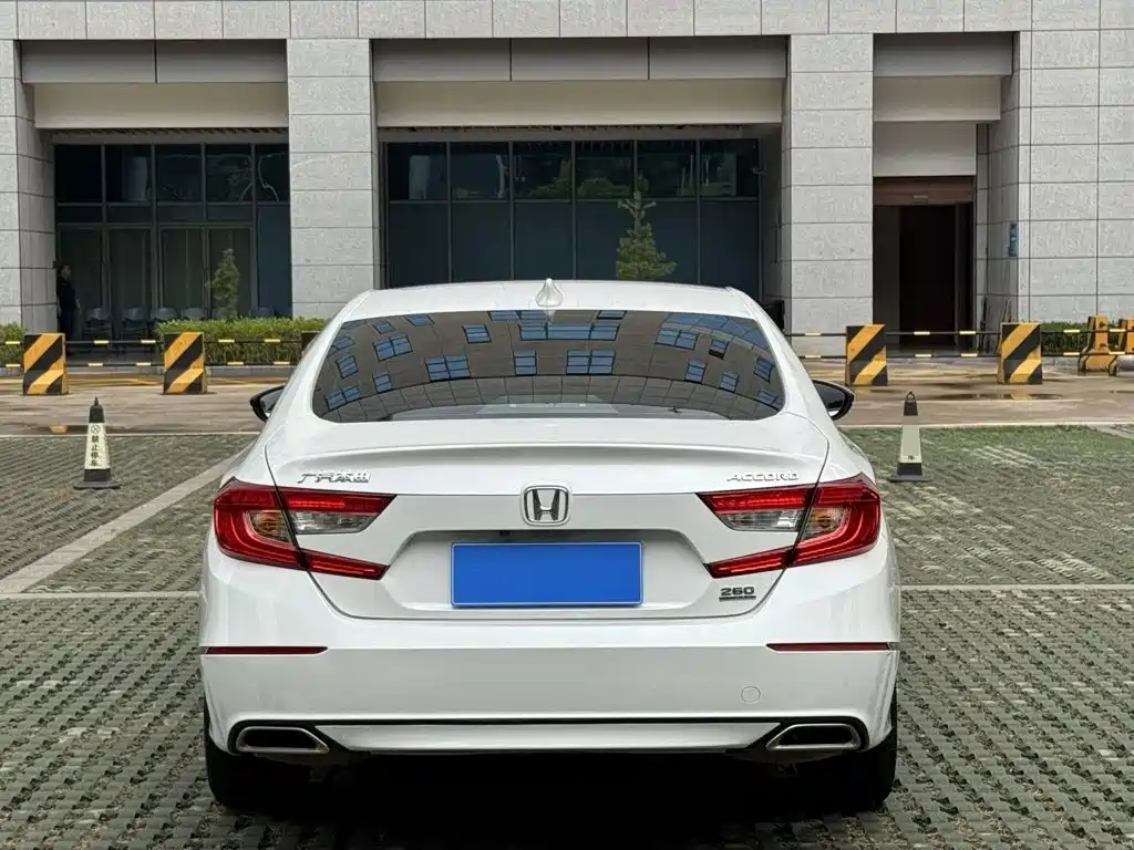 Honda Accord — фото 5
