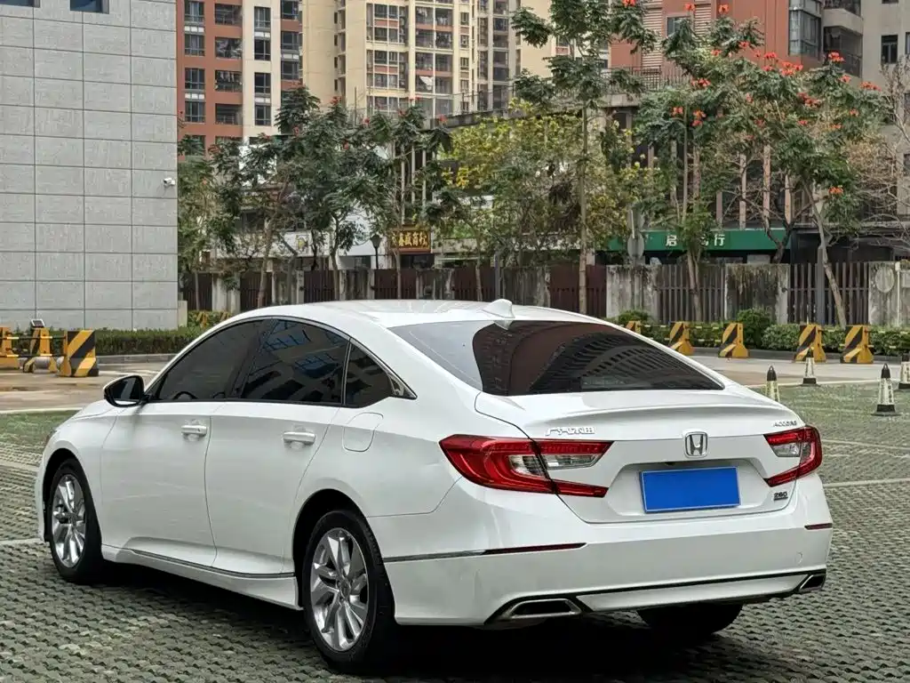 Honda Accord — фото 6