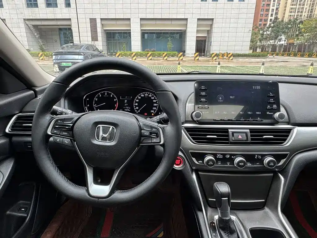 Honda Accord — фото 8