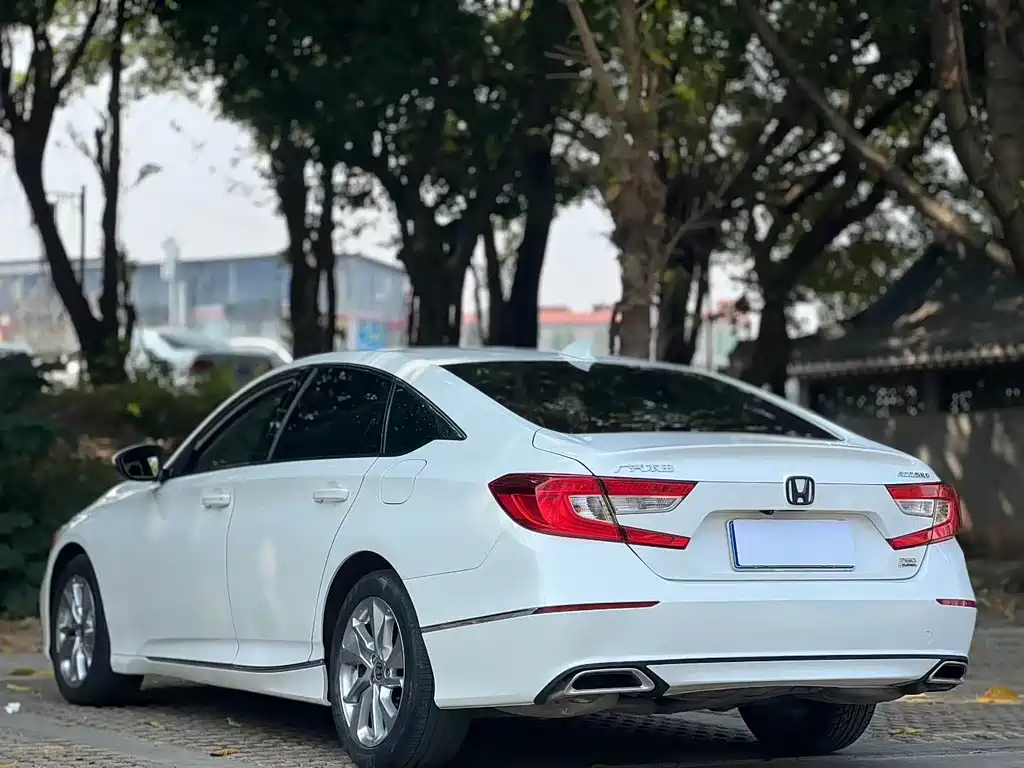 Honda Accord — фото 4