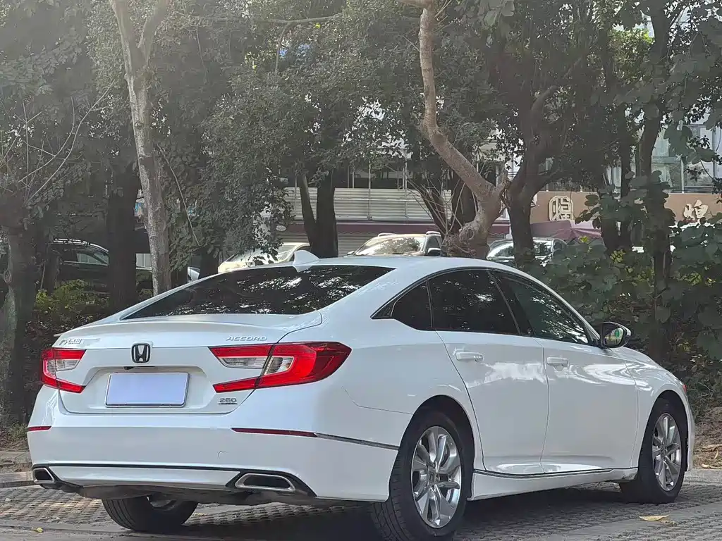 Honda Accord — фото 6
