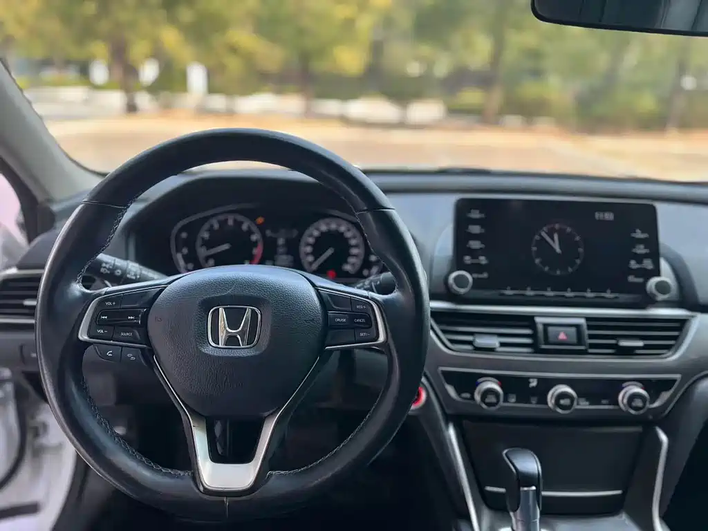 Honda Accord — фото 8