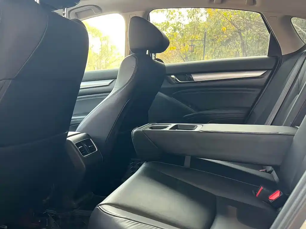 Honda Accord — фото 9