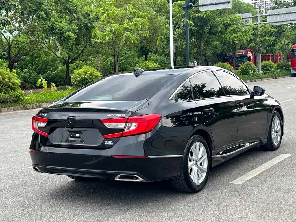 Honda Accord — фото 4