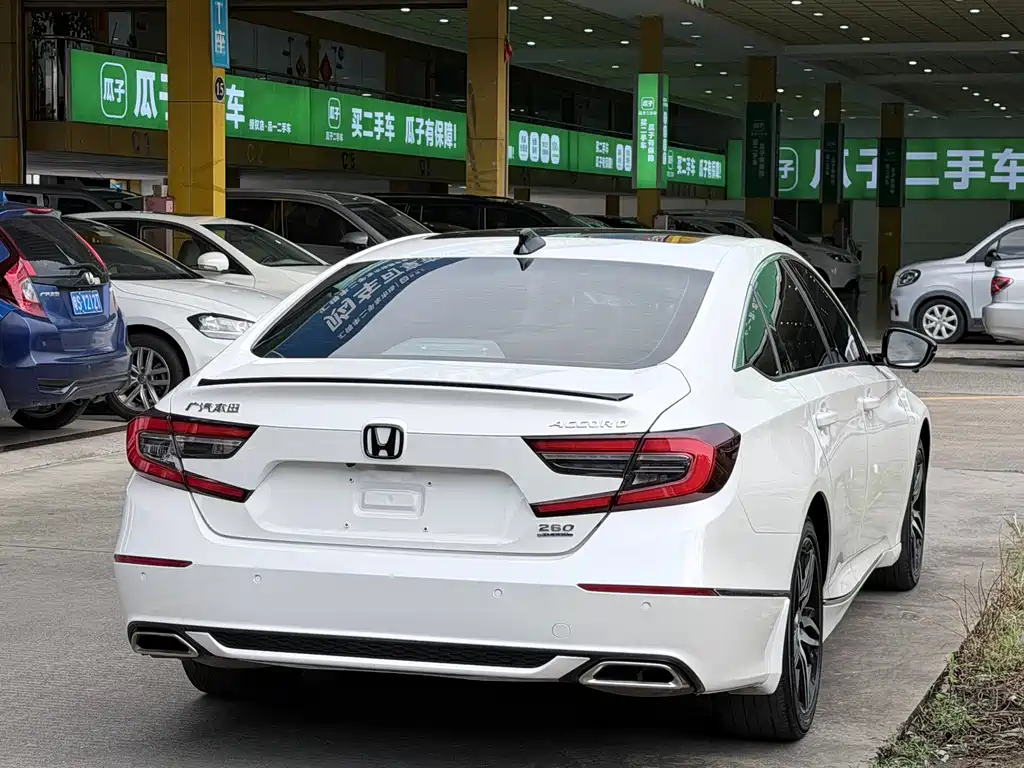 Honda Accord — фото 10