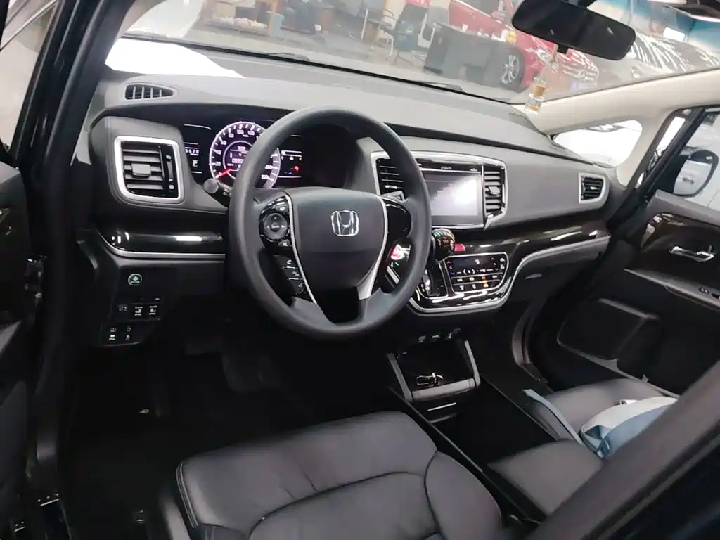 Honda Odyssey — фото 10