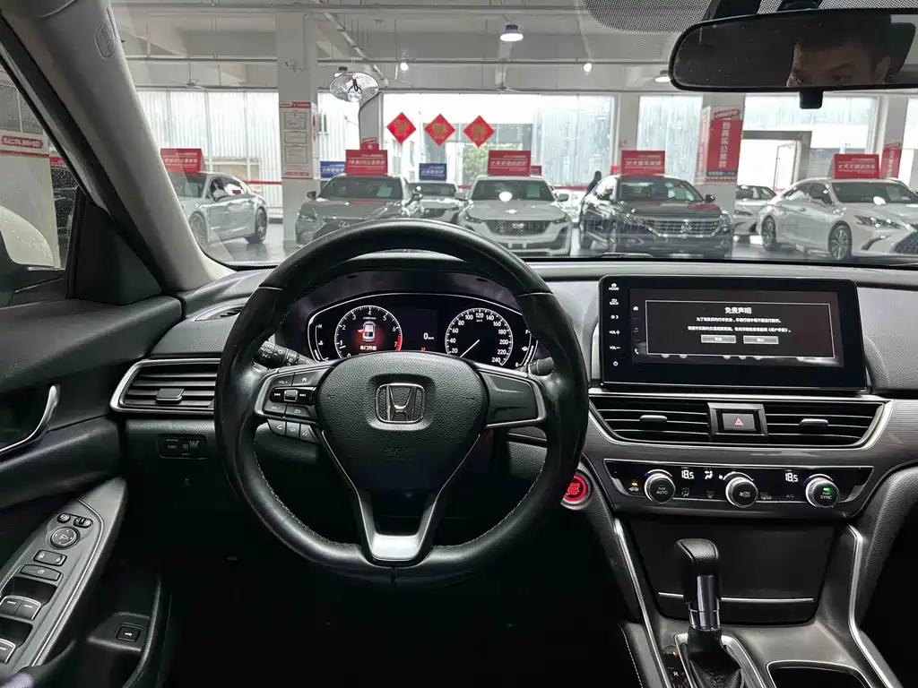 Honda Accord — фото 9