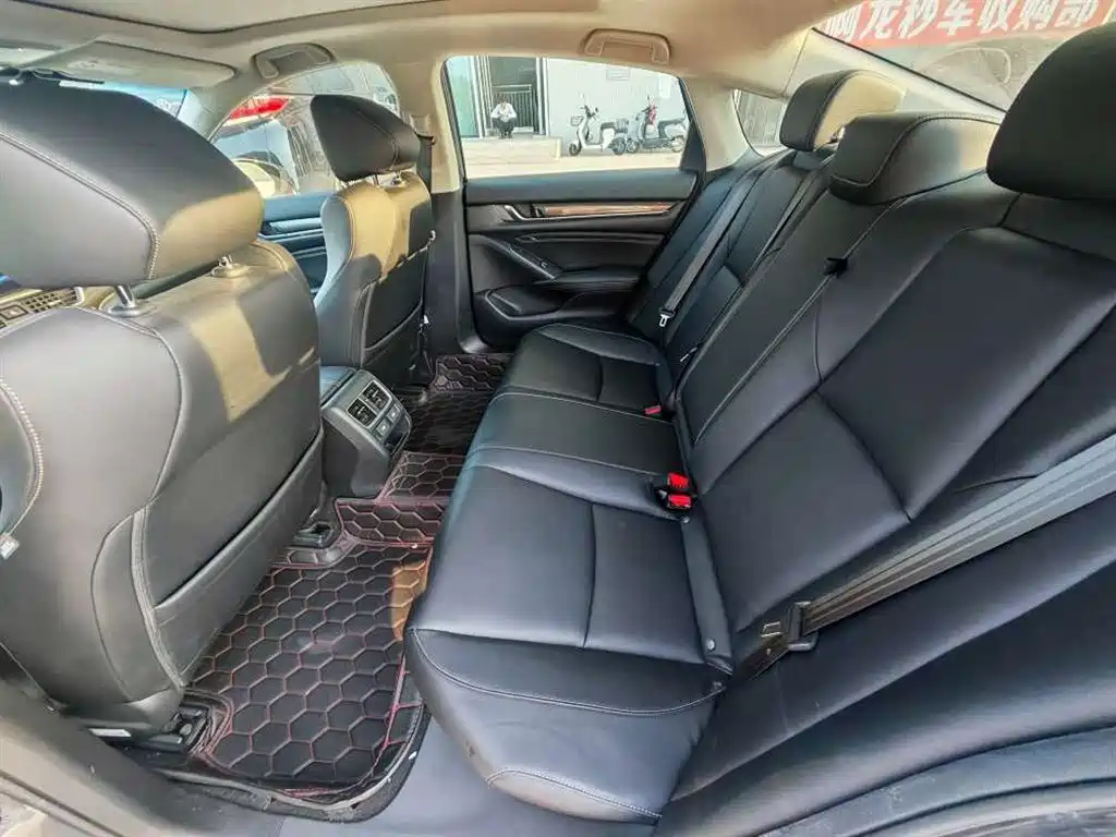 Honda Accord — фото 6