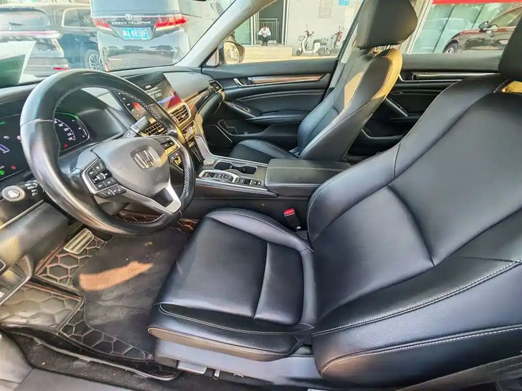Honda Accord — фото 7