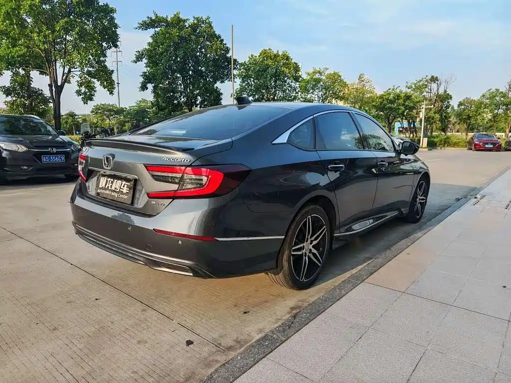 Honda Accord — фото 8
