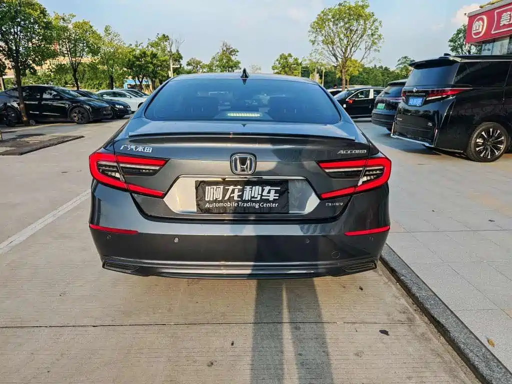 Honda Accord — фото 9