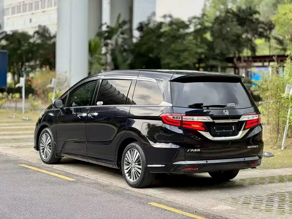 Honda Odyssey — фото 8