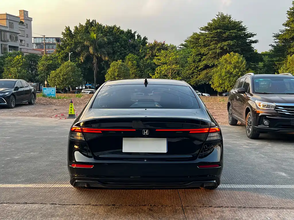 Honda Accord — фото 8
