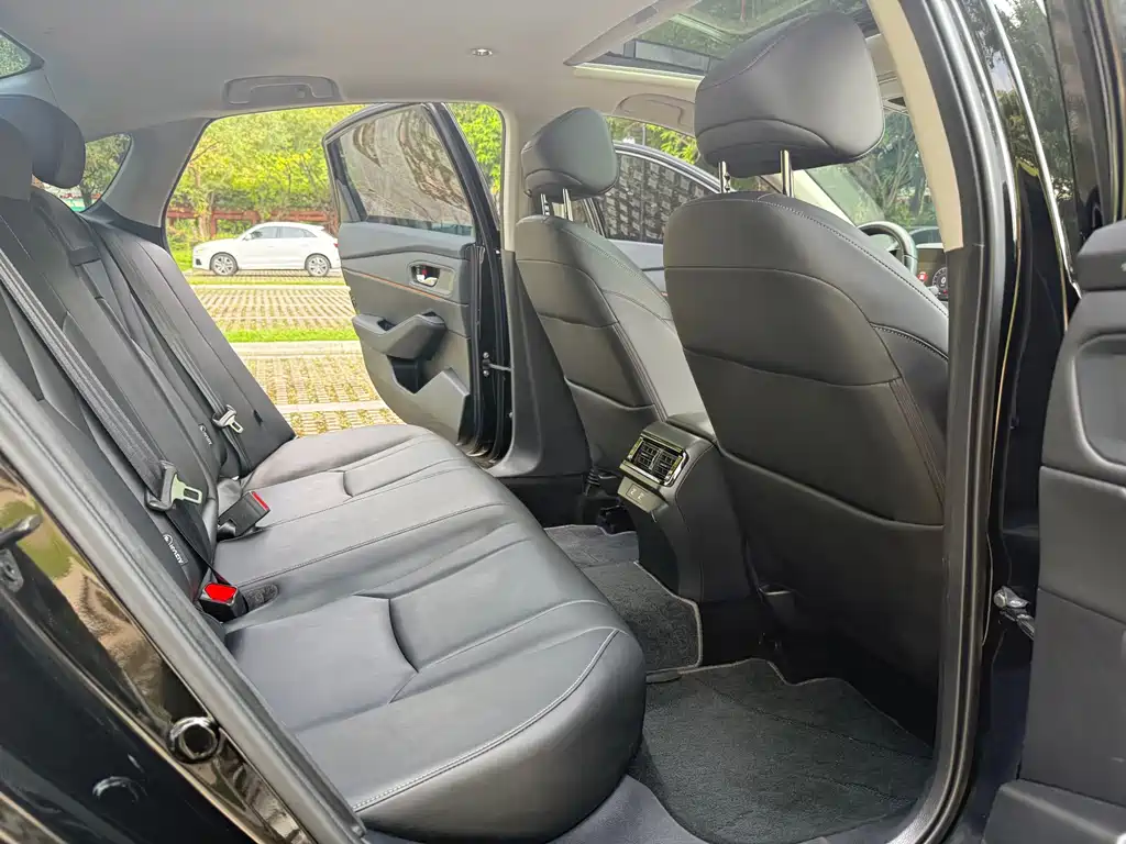 Honda Accord — фото 10