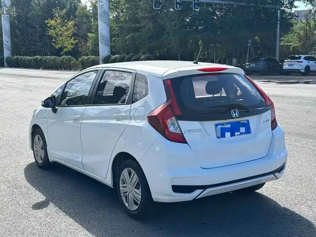 Honda Fit — фото 7