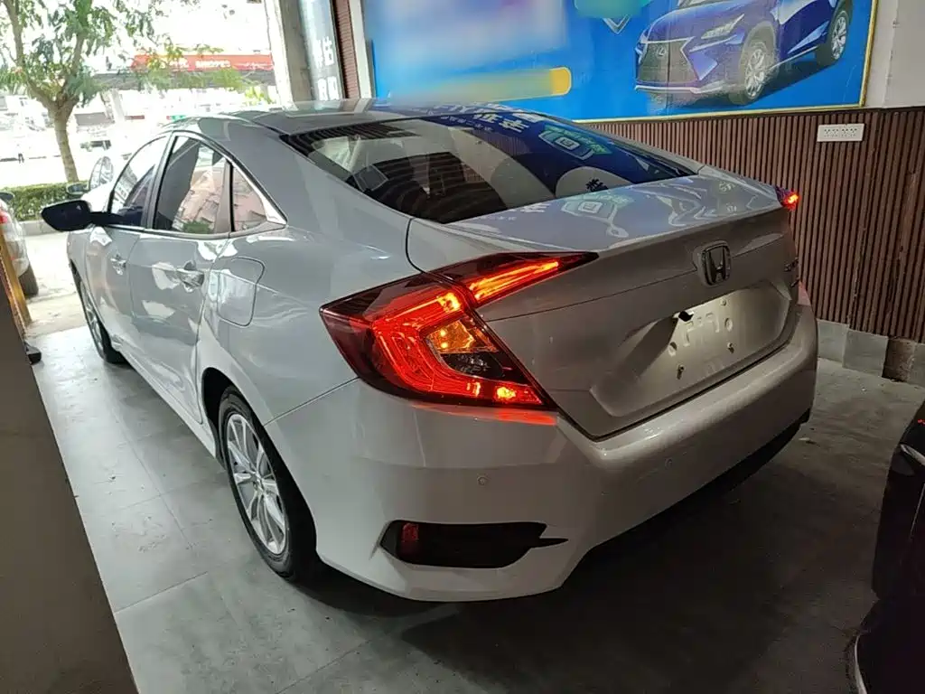 Honda Civic — фото 5