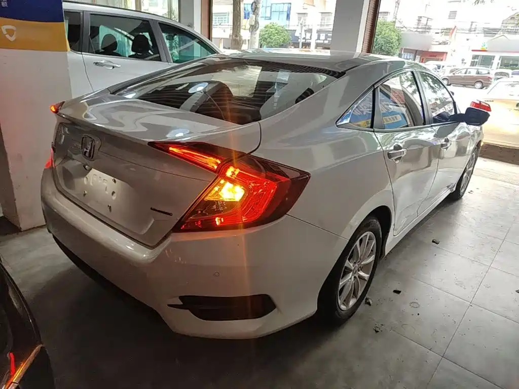 Honda Civic — фото 7