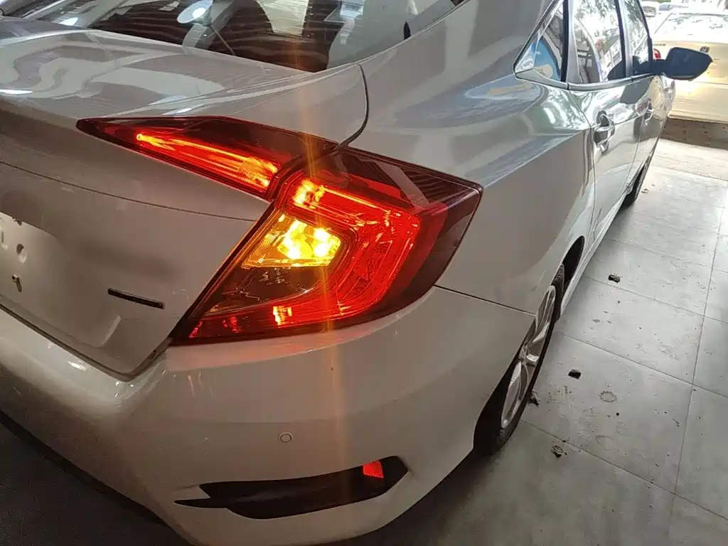 Honda Civic — фото 8