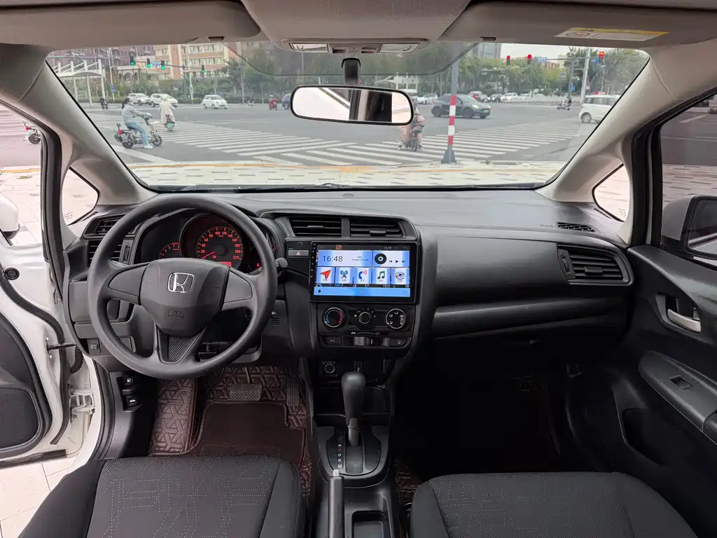 Honda Fit — фото 5