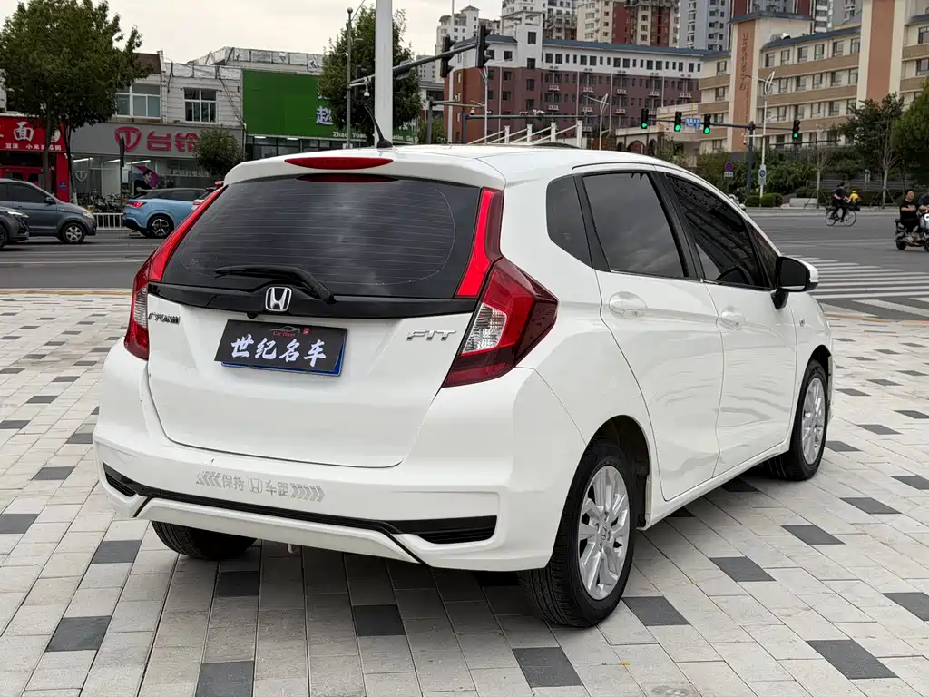 Honda Fit — фото 8