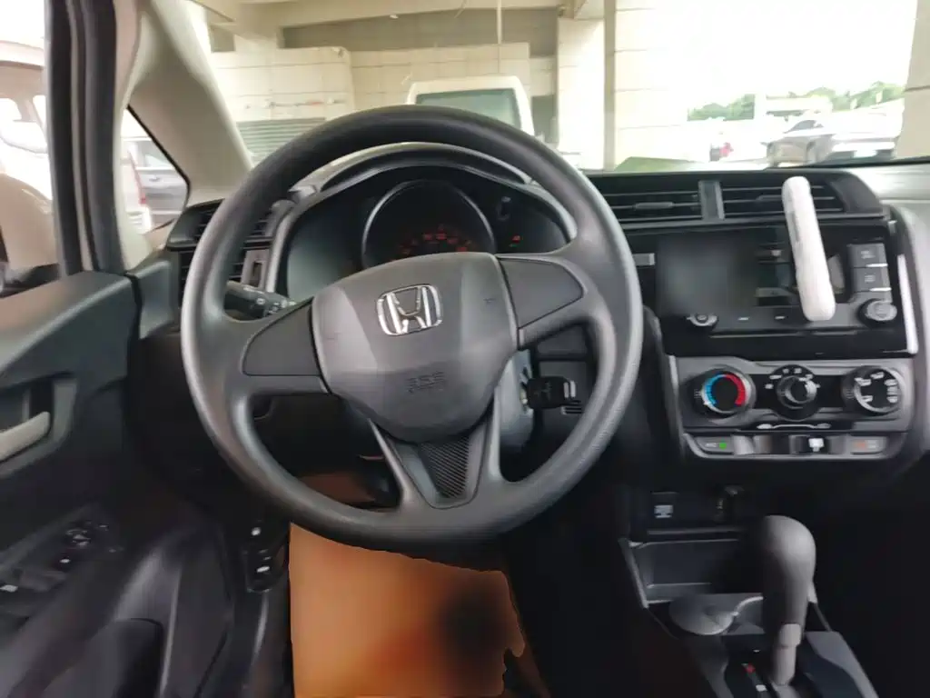 Honda Fit — фото 11