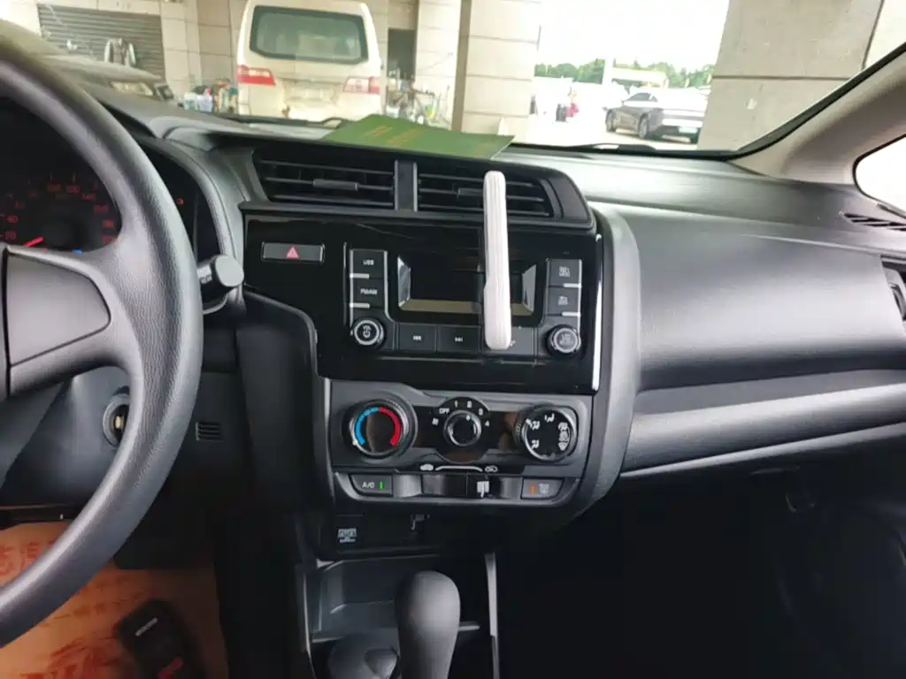 Honda Fit — фото 13