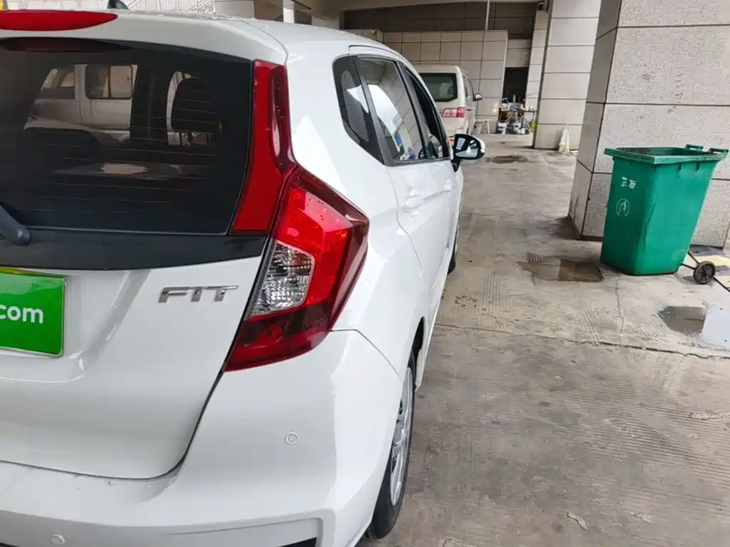 Honda Fit — фото 8