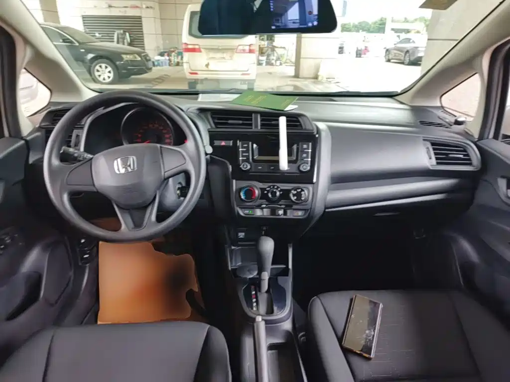 Honda Fit — фото 10