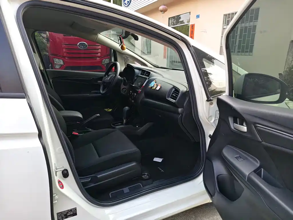 Honda Fit — фото 5