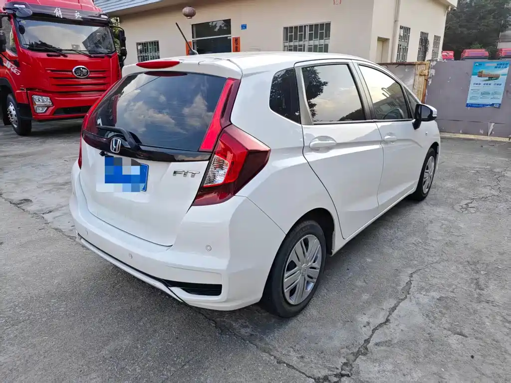 Honda Fit — фото 7