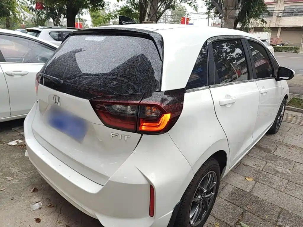 Honda Fit — фото 7